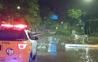 Temporal deixa um morto e milhares sem energia no Rio Grande do Sul