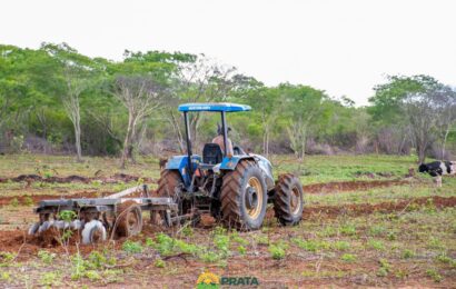 Prefeitura de Prata executa programa de aração de terras