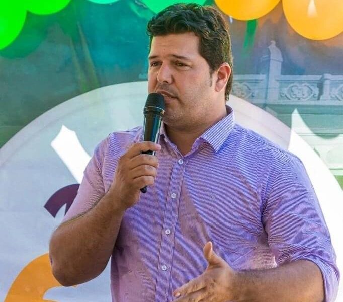 Prefeitura da Prata recebe selo de excelência em Compras Públicas e prefeito comemora