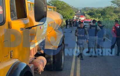 Colisão entre moto e caminhão-pipa resulta na morte de dois serrabranquenses