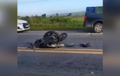 Colisão entre moto e carro deixa um morto na BR-104, no Agreste da Paraíba