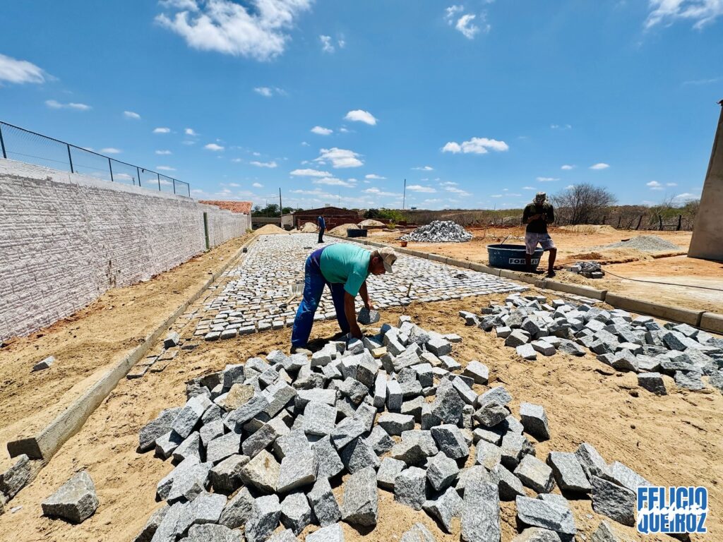 Prefeitura de São José dos Cordeiros inicia obra de pavimentação em paralelepípedos