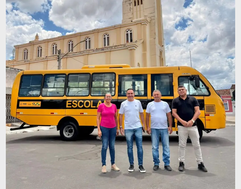 Gestão de Adriano Wolff em São Sebastião do Umbuzeiro, comemora chegada de mais um ônibus escolar