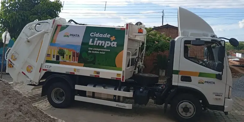 Prefeito da Prata, Genivaldo Tembório, conquista caminhão compactador para o município através de emenda do deputado Wellington Roberto