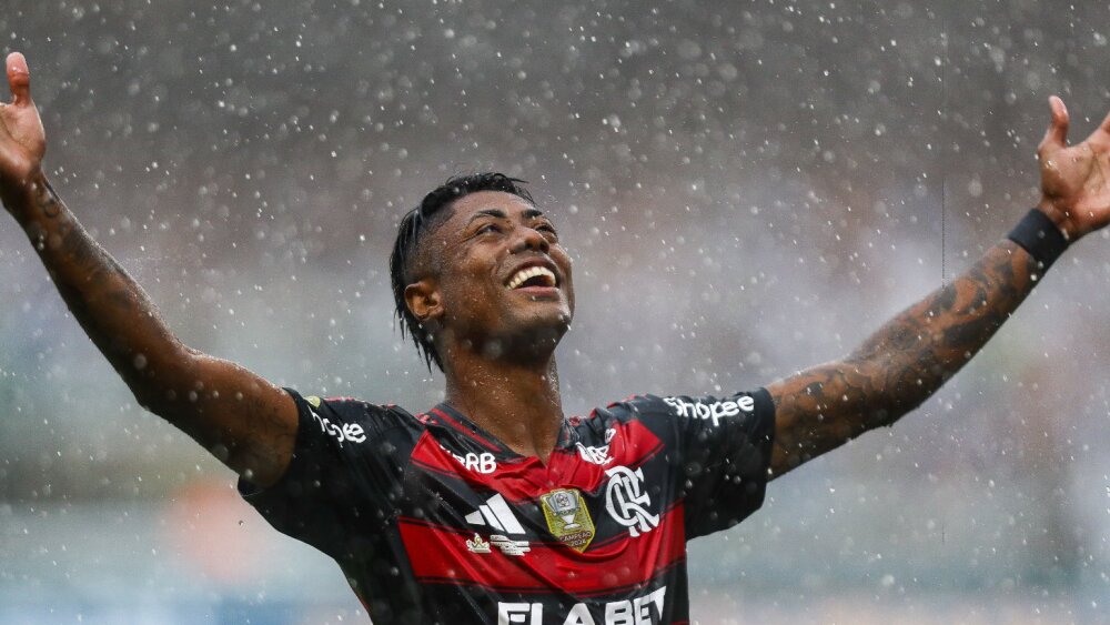Flamengo vence Botafogo com show de Bruno Henrique e conquista a Supercopa