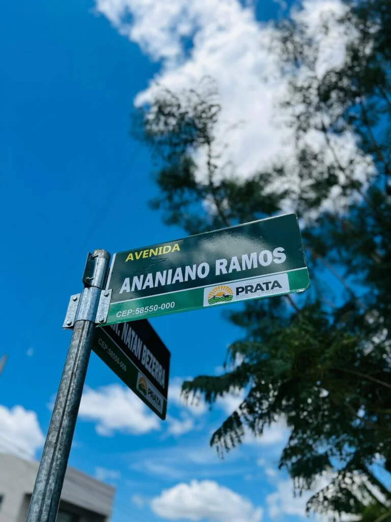 Prefeitura da Prata realiza implantação de placas de identificação de ruas no município