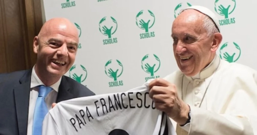 Fifa anuncia jogo beneficente com lendas do futebol a pedido do papa Francisco