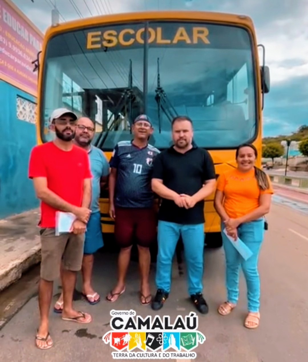 Camalaú recebe novo ônibus escolar com ar-condicionado, garantindo conforto para alunos