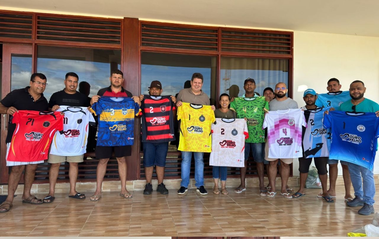 Prefeitura de Ouro Velho entrega uniformes e dá largada ao Campeonato Municipal de Futsal