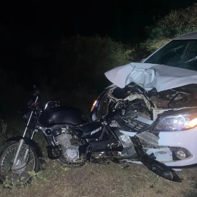 Colisão entre carro e moto deixa uma pessoa morta na BR-412, em Monteiro
