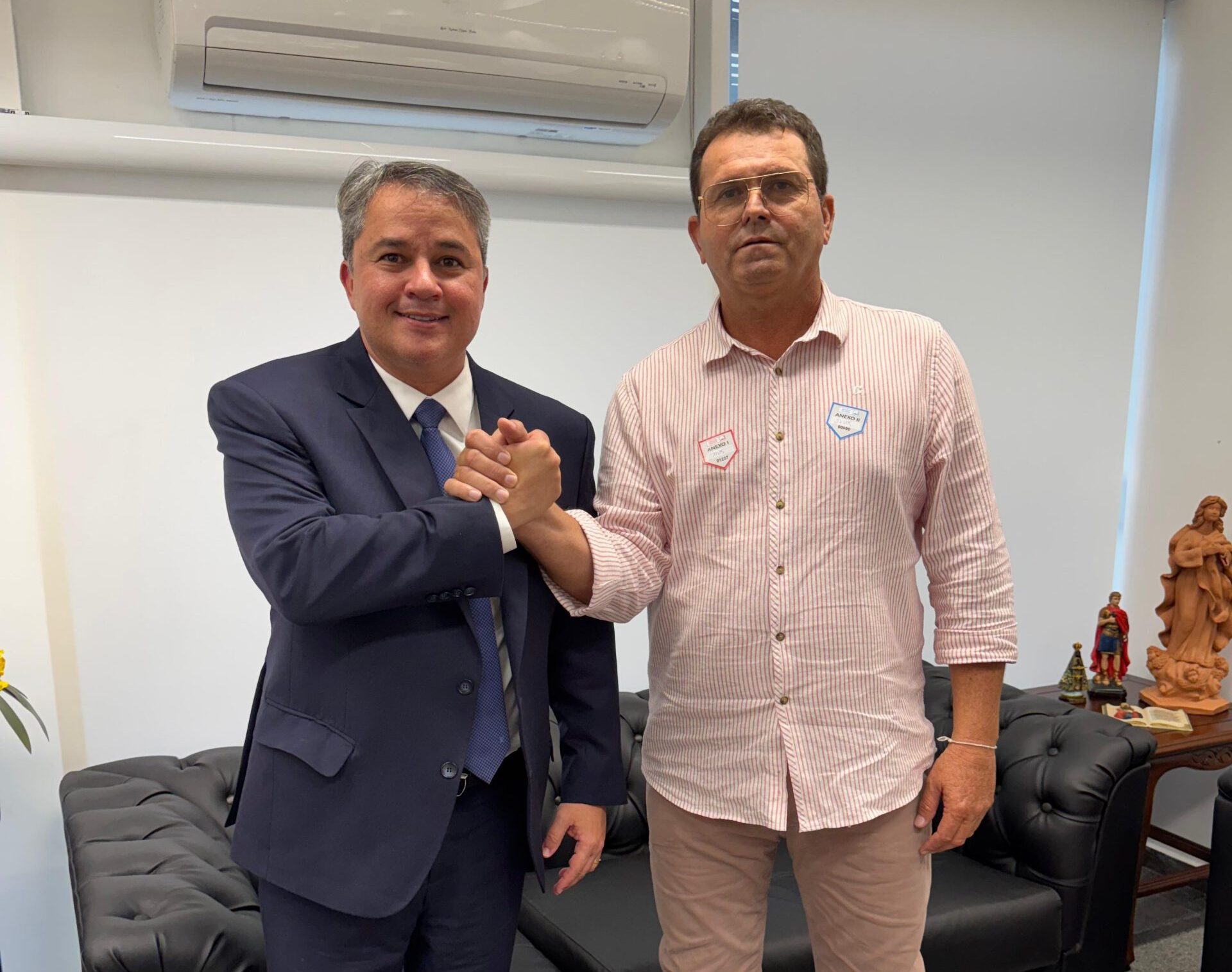 Prefeito Manezinho garante recursos para Sumé com senador Efraim Filho na ordem de mais de R$ 7 milhões