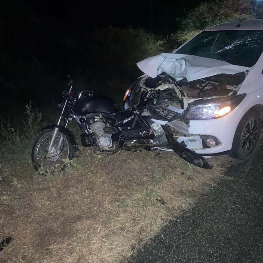 Colisão entre carro e moto deixa uma pessoa morta na BR-412, em Monteiro