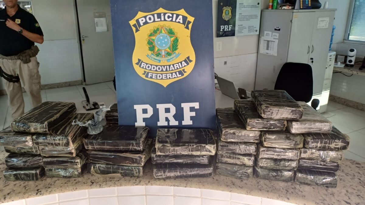 PRF apreende 45kg de cocaína em caminhonete que seguia por rodovia no Agreste da Paraíba