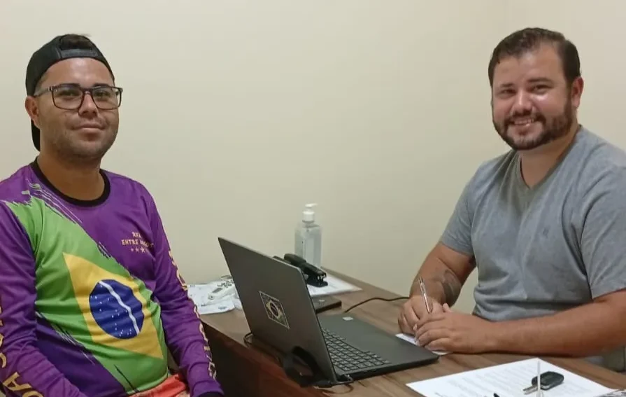 Ruan Pereira reafirma apoio à cultura e recebe organizador da irreverente quadrilha Os Trocados