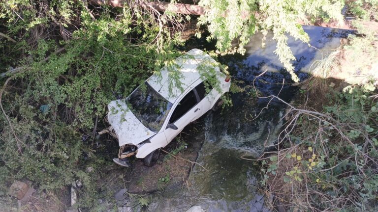 Motorista perde controle e carro cai de ponte na BR-230 em Cajazeiras