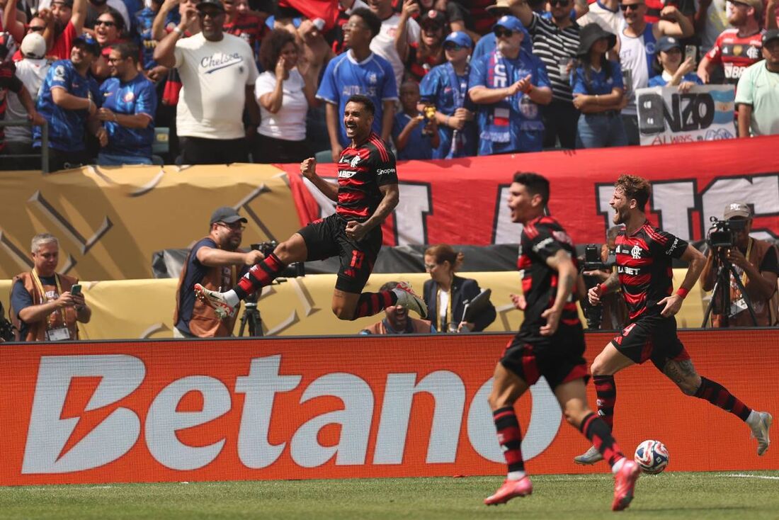 Flamengo faz grande jogo, vence Chelsea de virada e lidera o Grupo D