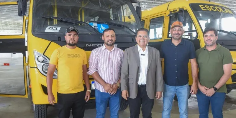 Prefeitura de São João do Tigre recebe novo ônibus escolar do Governo do Estado