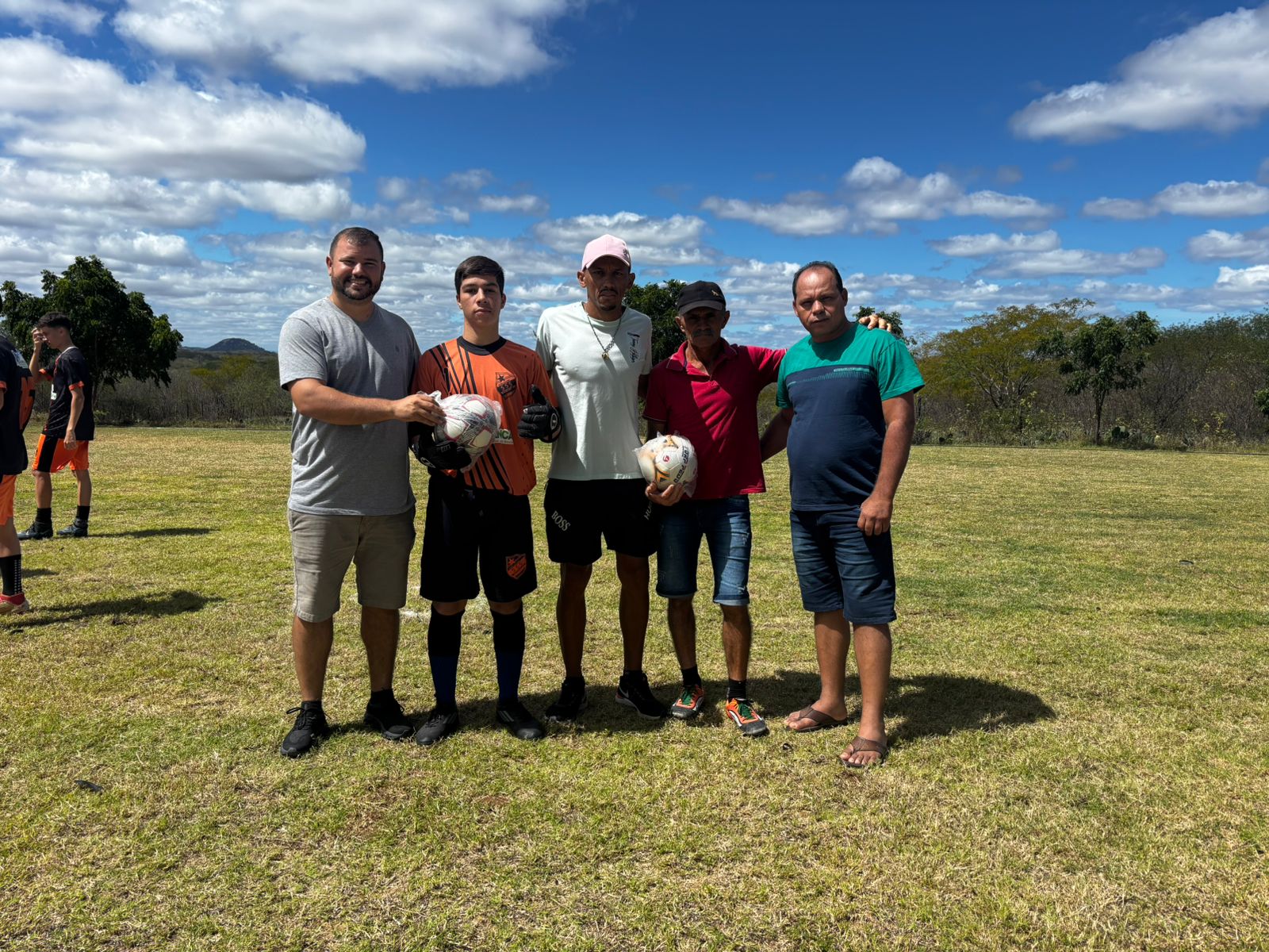 Vereador Ruan Pereira promove mega distribuição de material esportivo em torneio no Sítio Cigana em Sumé