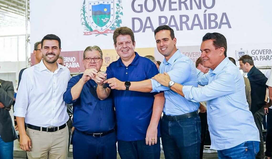 Ouro Velho é contemplado com novo ônibus escolar entregue pelo Governo da Paraíba