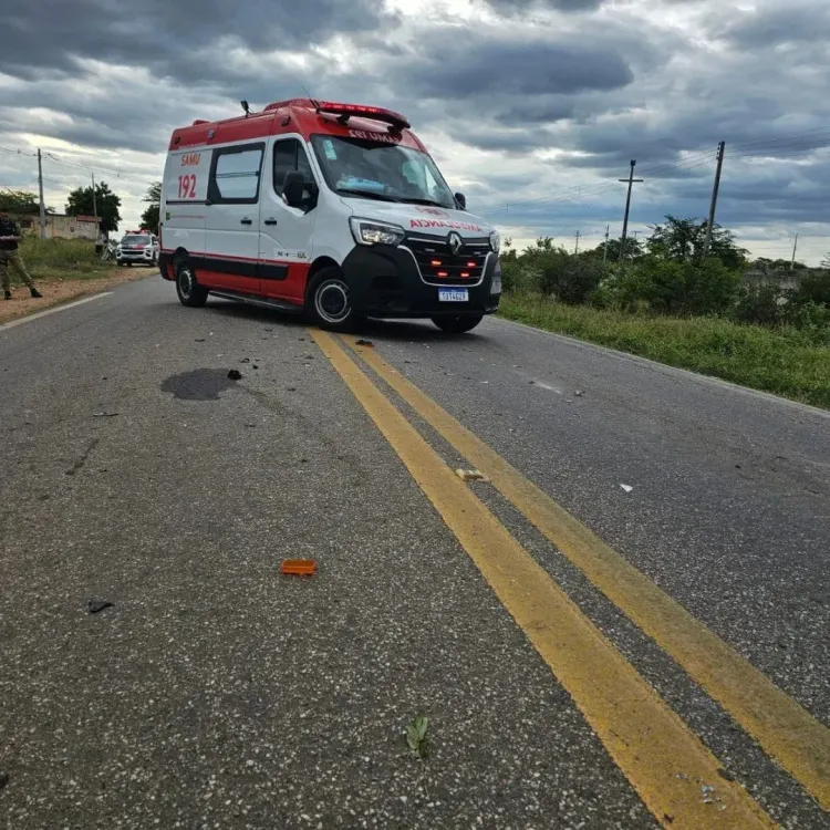 Acidente entre carro e moto deixa idoso ferido na entrada de Monteiro