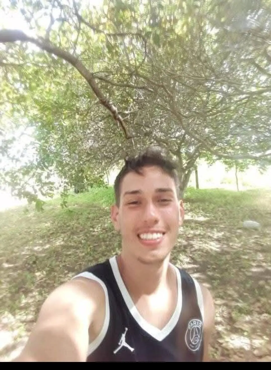 Parentes e amigos buscam informações sobre jovem que está desaparecido há 20 dias em Serra Branca