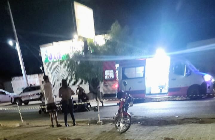 Colisão entre moto e cachorro deixa homem ferido em Monteiro