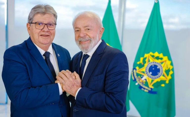 Lula reforça pré-candidatura de João ao Senado: “Vai ajudar o Brasil”