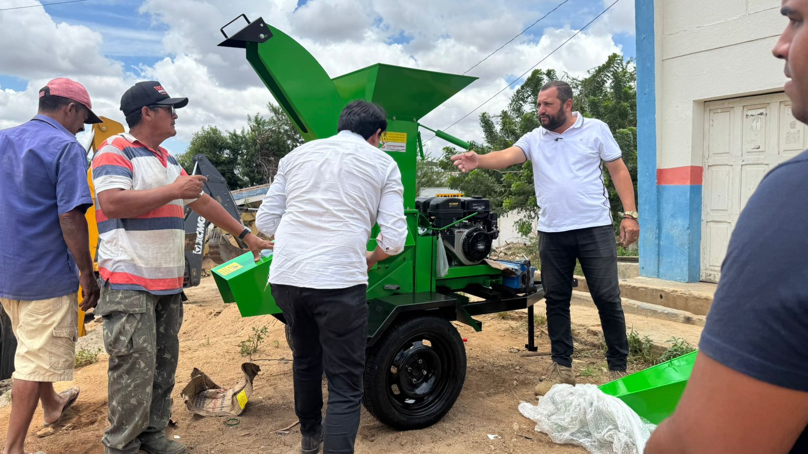 Prefeitura de Serra Branca adquire nova máquina para fortalecer serviços urbanos