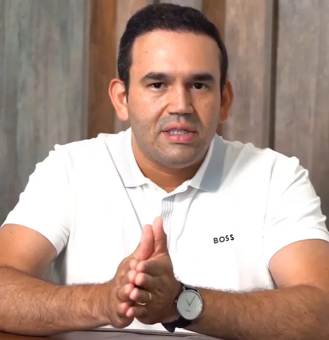 Jhony adia coletiva, reforça pré-candidatura e diz que decisão sobre apoio ao governo será construída em diálogo