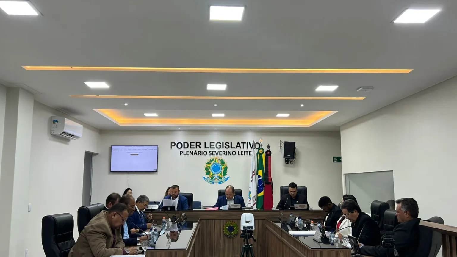 Câmara de Sumé realiza sessão ordinária com destaque para homenagens, requerimentos e projetos aprovados