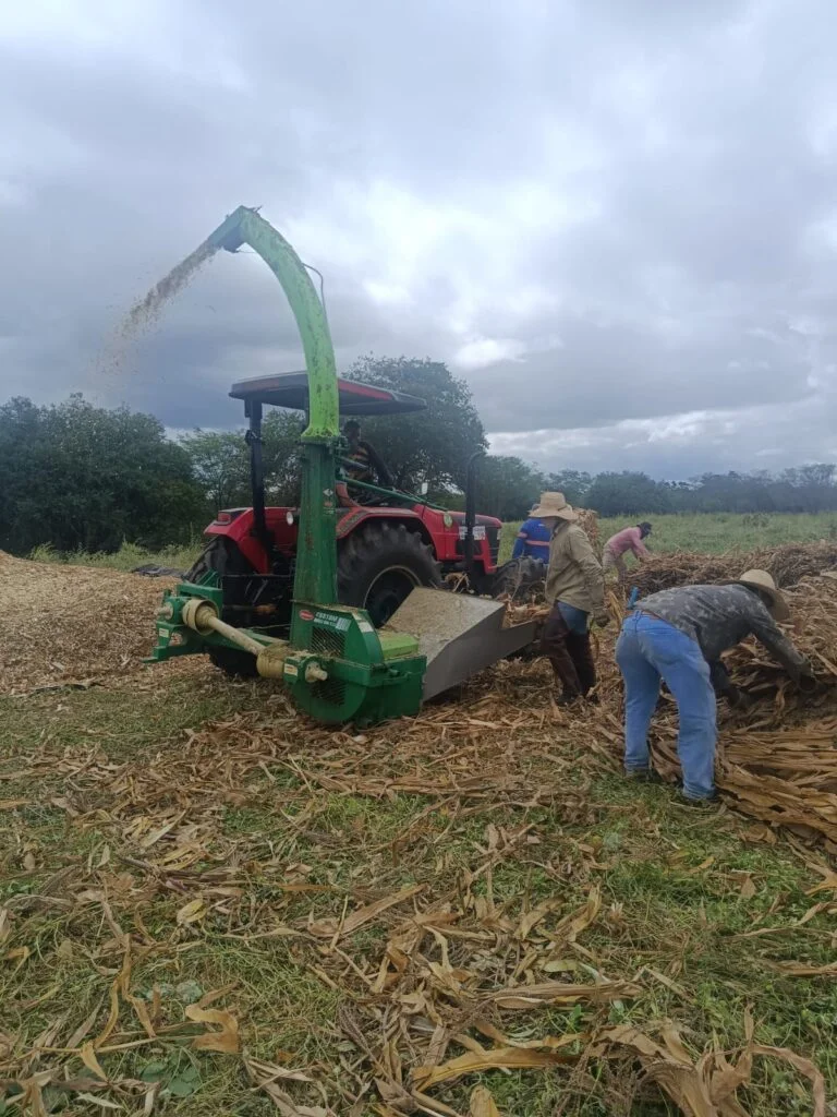Prefeitura da Prata mantém programa de silagem e reforça apoio aos agricultores do município