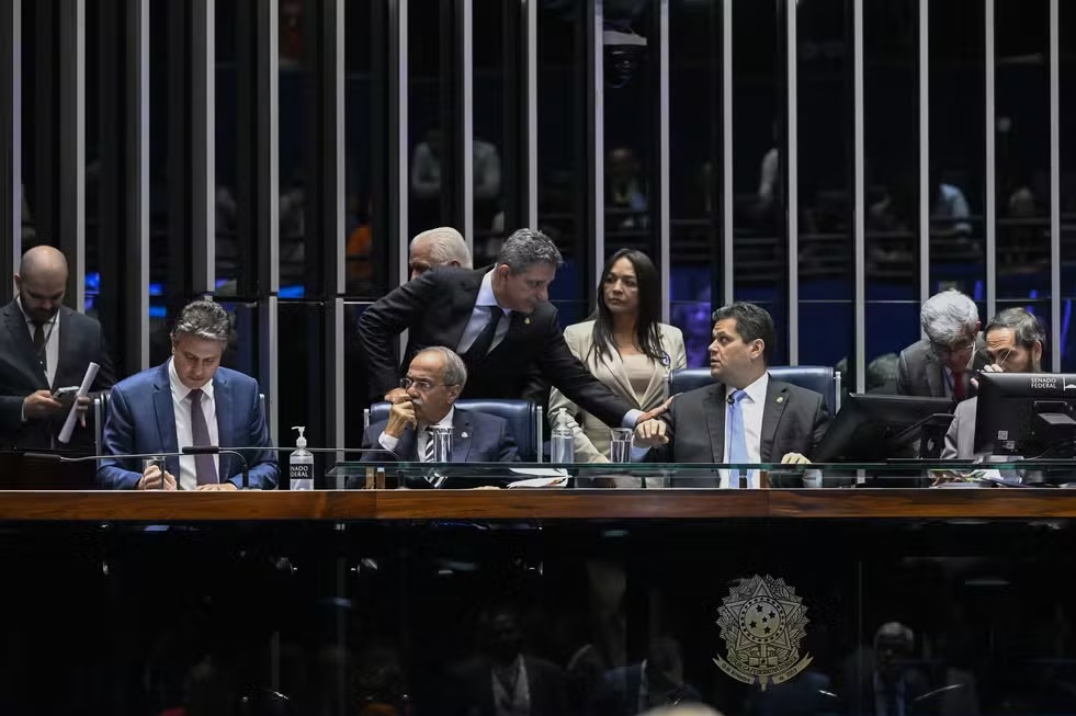 Senado aprova PEC que prevê o fim da escala 6×1; texto segue para promulgação