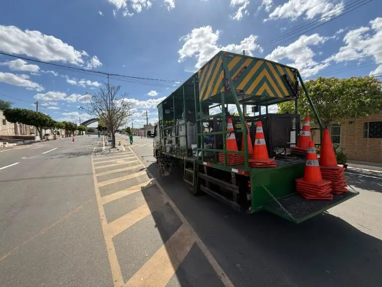 Prefeitura da Prata reforça sinalização das ruas para melhorar a segurança no trânsito